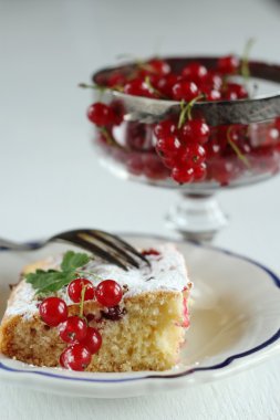 Frenk üzümü ile pasta