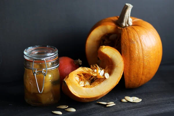 Conserve di zucca e zucca — Foto Stock