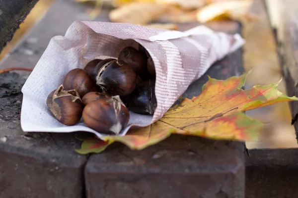 Outono castanhas torradas — Fotografia de Stock