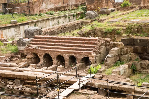 Largo di Torre Argentina, Rom — Stockfoto