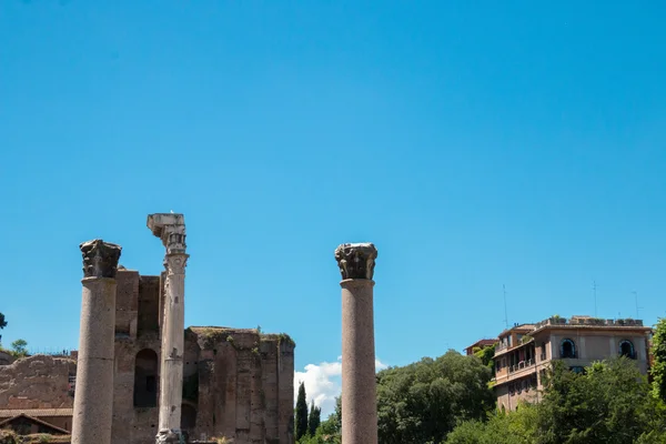 Słynne rzymskie ruiny w mieście Rzym — Zdjęcie stockowe