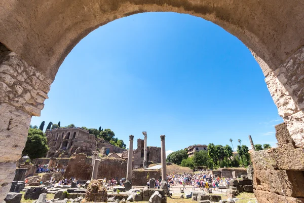 Знаменитих римських руїн у Римі — стокове фото