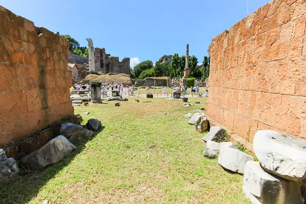 Berömda romerska ruiner i Rom — Stockfoto