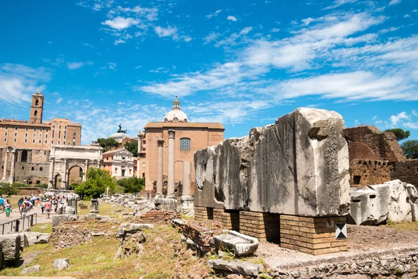 Ruinas romanas famosas en Roma — Foto de Stock