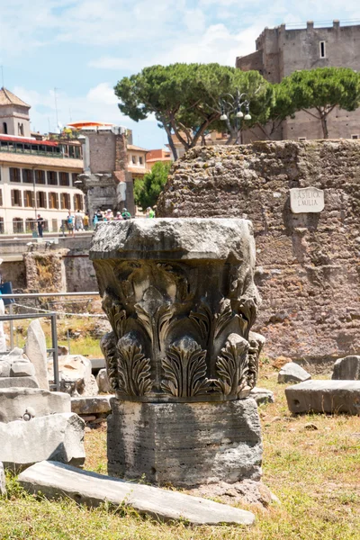 Słynne rzymskie ruiny w mieście Rzym — Zdjęcie stockowe