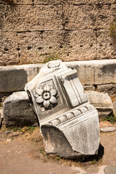 Famous Roman ruins in Rome — Stock Photo, Image