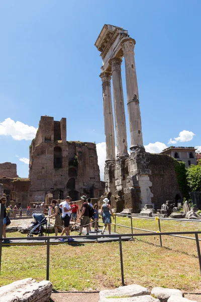 Famous Roman ruins in Rome — Stock Photo, Image