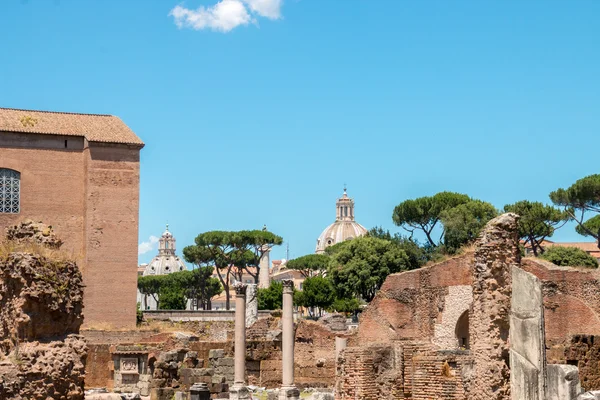 Célèbres ruines romaines à Rome — Photo