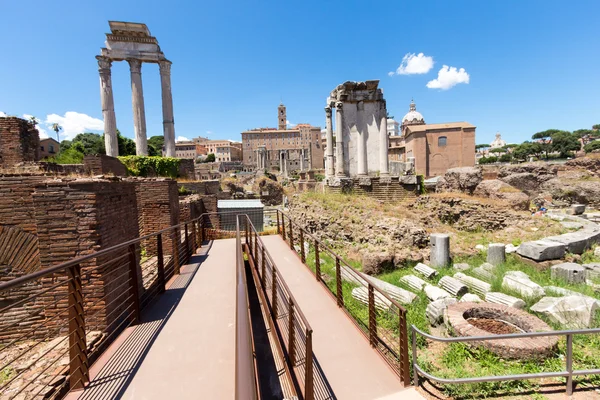 在罗马的著名的罗马废墟 — 图库照片