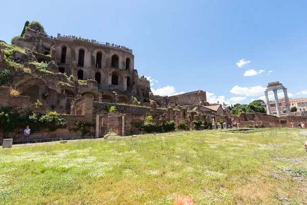 Ruinas romanas famosas en Roma — Foto de Stock