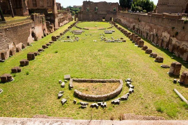 Ruinas romanas famosas en Roma — Foto de Stock