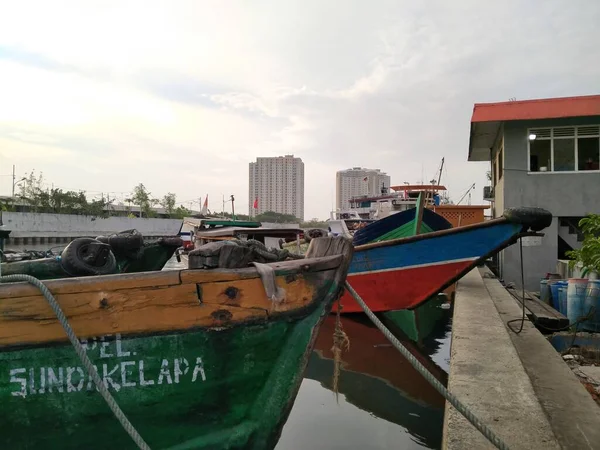 Sunda Kelapa Jacarta Indonésia Julho 2020 Atmosfera Barco Pesca Encostado — Fotografia de Stock