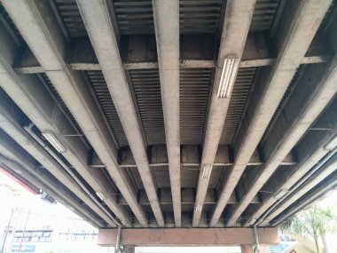 Mangga dua, Jakarta, Endonezya - 26 Ekim 2020 Gün boyunca üstgeçitin altında