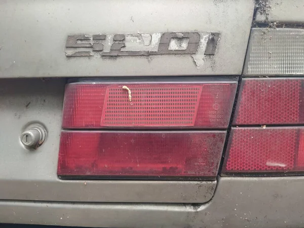 Jacarta Indonésia Setembro 2020 Luz Traseira Carro Velho Estacionado Rua — Fotografia de Stock