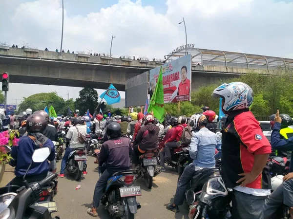 Bekasi Ινδονησία Οκτωβρίου 2020 Εργαζόμενοι Που Πραγματοποιούν Διαδηλώσεις Στους Δρόμους — Φωτογραφία Αρχείου