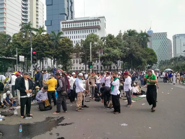 Monas Jakarta Indonézia Október 2020 Légkör Muszlimok Demonstráló Imádat Autópályán — Stock Fotó