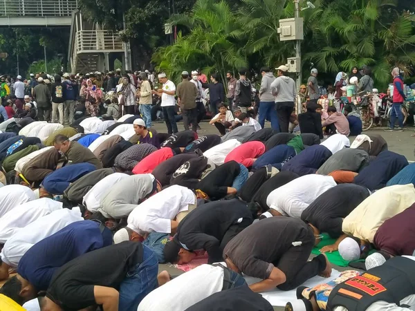 Monas Jakarta Indonézia Október 2020 Légkör Muszlimok Demonstráló Imádat Autópályán — Stock Fotó