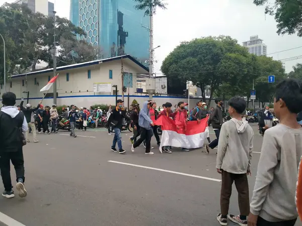 Jakarta Indonesia Oktober 2020 Penonton Yang Menyaksikan Pembakaran Fasilitas Umum — Stok Foto