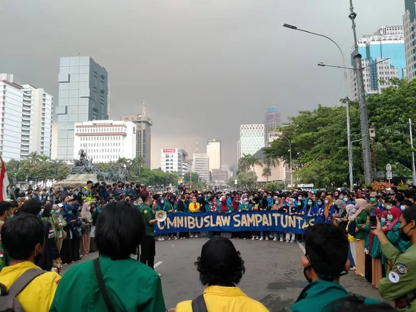 Monas Jakarta Indonesia October 2020 Ατμόσφαιρα Μιας Φοιτητικής Διαδήλωσης Ενάντια — Φωτογραφία Αρχείου