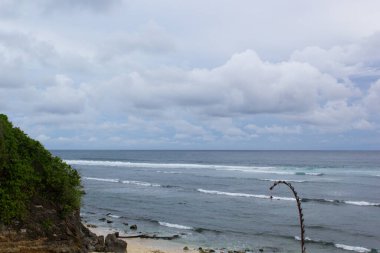 Sahil manzaralı açık gökyüzü