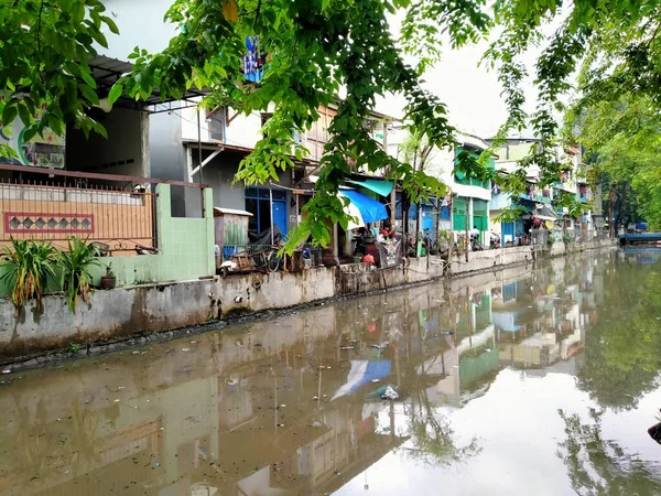 Tambora Jakarta Indonesien 2021 Schmutzige Flussatmosphäre Dicht Besiedelten Siedlungen — Stockfoto