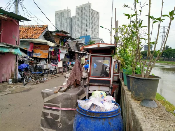 Latumenten Dżakarta Indonezja 2021 Slumsy Skraju Rzeki Tle Budynku Mieszkalnego Zdjęcie Stockowe