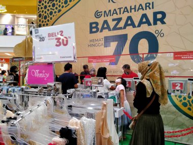 Mall Citra Land, Jakarta, Endonezya - (05 / 09 / 2021): Kurban Bayramı öncesinde alışveriş merkezindeki atmosfer