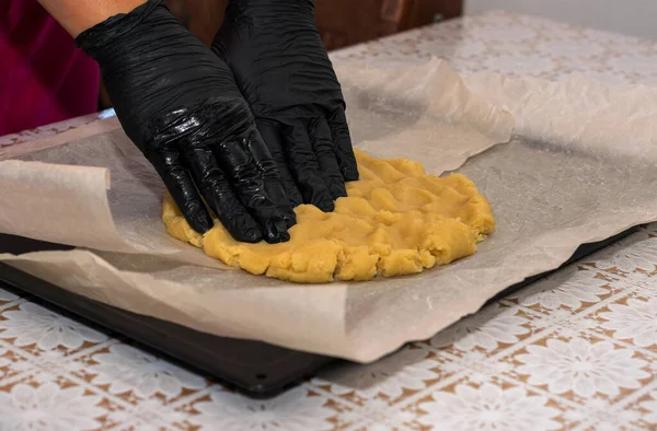 Rul Shortbread Dejen Pergament Bageskål Lave Lækre Cookies - Stock-foto