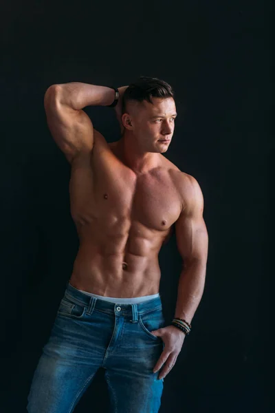 Young Man Strong Constitution Relief Figure Bodybuilder Beautiful Torso Shooting — Stock Photo, Image