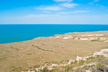Kazakistan Çölü 'nde, Mangistau Bölgesi, Hazar Denizi' nde 4x4 keşif gezisi