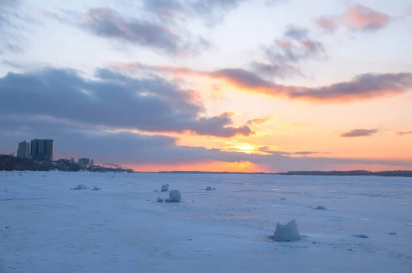 Téli Naplemente Volga Folyó Jegén Samara Oroszország — Stock Fotó