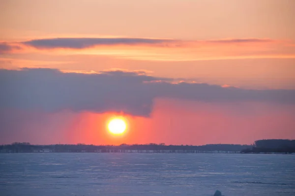 Puesta Sol Invierno Hielo Del Río Volga Samara Rusia —  Fotos de Stock