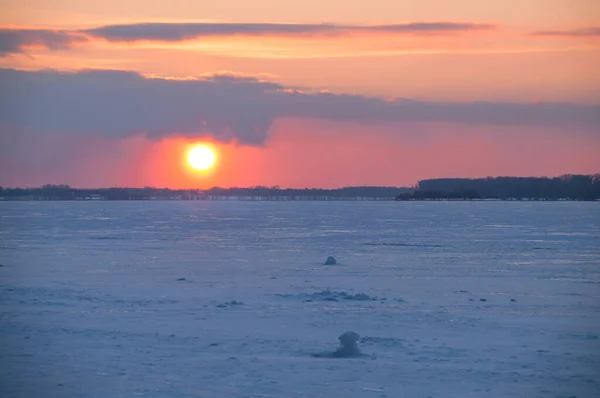 Puesta Sol Invierno Hielo Del Río Volga Samara Rusia —  Fotos de Stock