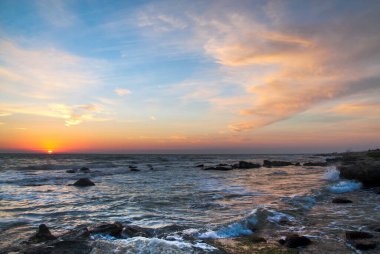 Hazar kıyılarındaki güzel gün batımı, Aktau Kazakistan