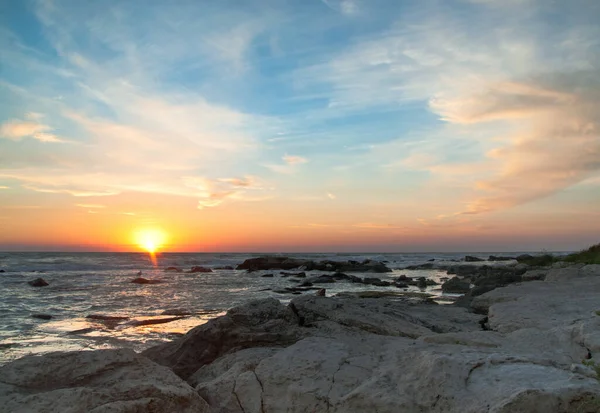 Hazar kıyılarındaki güzel gün batımı, Aktau Kazakistan