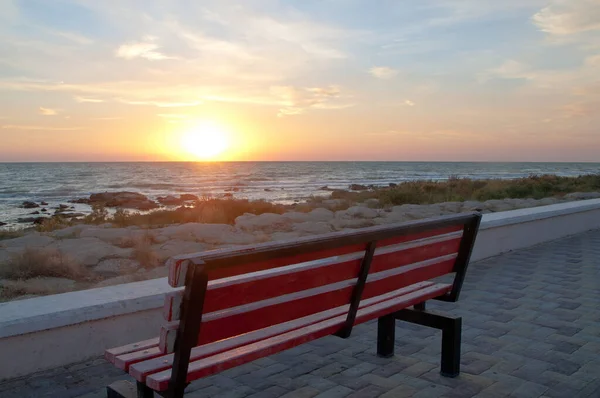 Hazar kıyılarındaki güzel gün batımı, Aktau Kazakistan