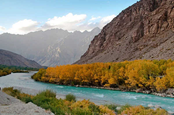 塔吉克斯坦Horoq市附近Pamir公路的风景景观 — 图库照片
