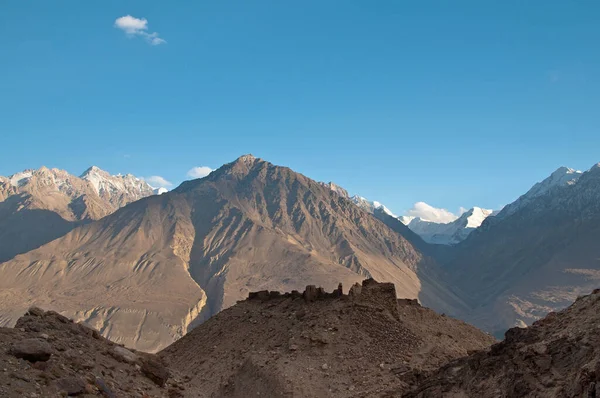 ワカン回廊の風景 アフガニスタンとタジキスタンの間の狭い土地 ピアンジュ川は国境である パミール山脈アジア — ストック写真