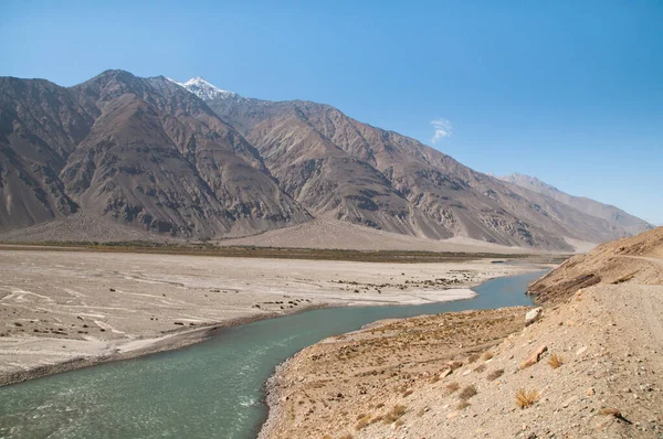 ワカン回廊の風景 アフガニスタンとタジキスタンの間の狭い土地 ピアンジュ川は国境である パミール山脈アジア — ストック写真