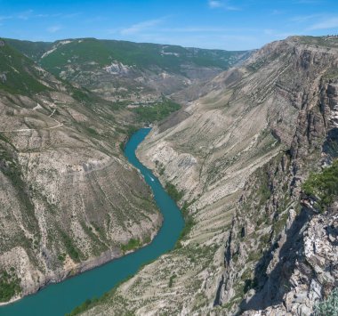 Rusya 'nın Dağıstan cumhuriyetindeki Kafkasya dağlarındaki meşhur Sulak Kanyonu manzarası