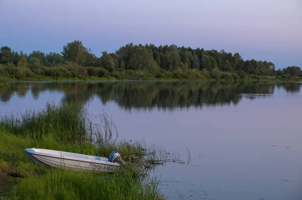 ロシアのバシコルトスタン共和国 アジデルの小さな川で美しい夕日を楽しむ — ストック写真