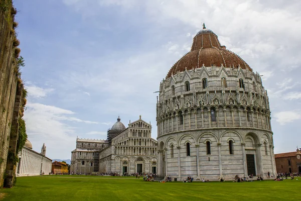 Pisa Italy July 2017 View Tourists Campo Santo Monumental Cemetery — Stock Photo, Image