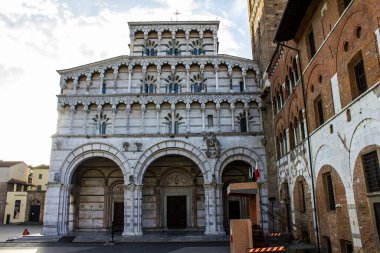 Lucca, İtalya - 9 Temmuz 2017: Lucca Eski Kasabası 'ndaki St. Martin Katedrali