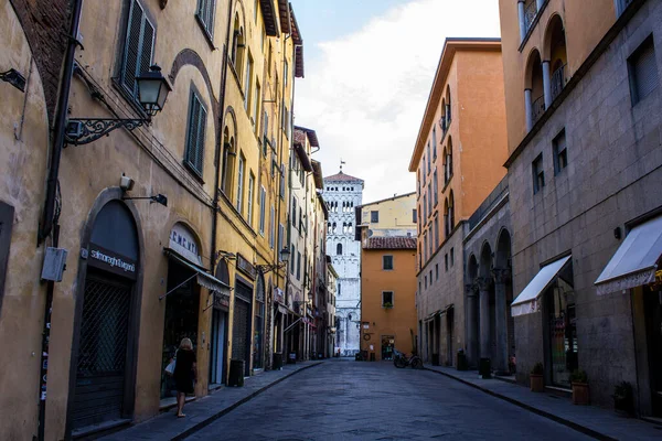 Lucca Itália Julho 2017 Vista Dos Edifícios Antigos Tradicionais Cidade — Fotografia de Stock