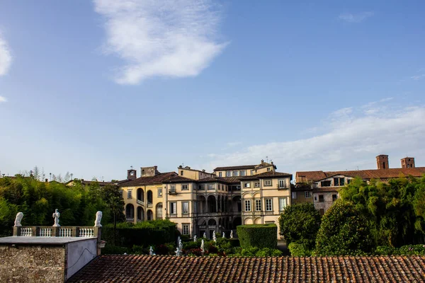 ルッカ イタリア 2017年7月9日 市壁からのファナー宮殿と庭園の眺め — ストック写真