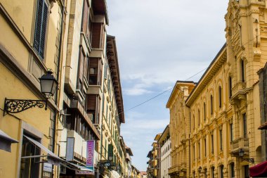 Pisa, İtalya - 9 Temmuz 2017: Pisa Eski Kasabasındaki Geleneksel Eski Binalara Bakış