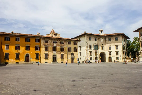 Pisa Italia Luglio 2017 Turisti Piazza Cavalieri Città Vecchia Pisa — Foto Stock