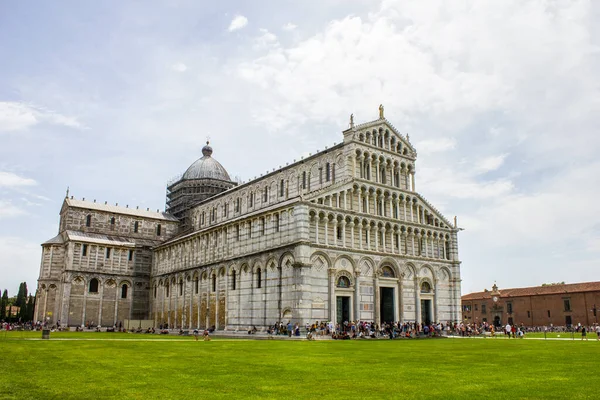 Pisa Italy July 2017 View Pisa Cathedral Tourists Piazza Dei — Stock Photo, Image