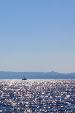 Bir yaz gününde Korcula Adası 'nda katamaran.