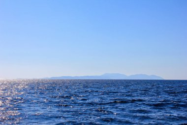 Hırvatistan 'ın Arkaplanda Vis Adası ile Açık Deniz